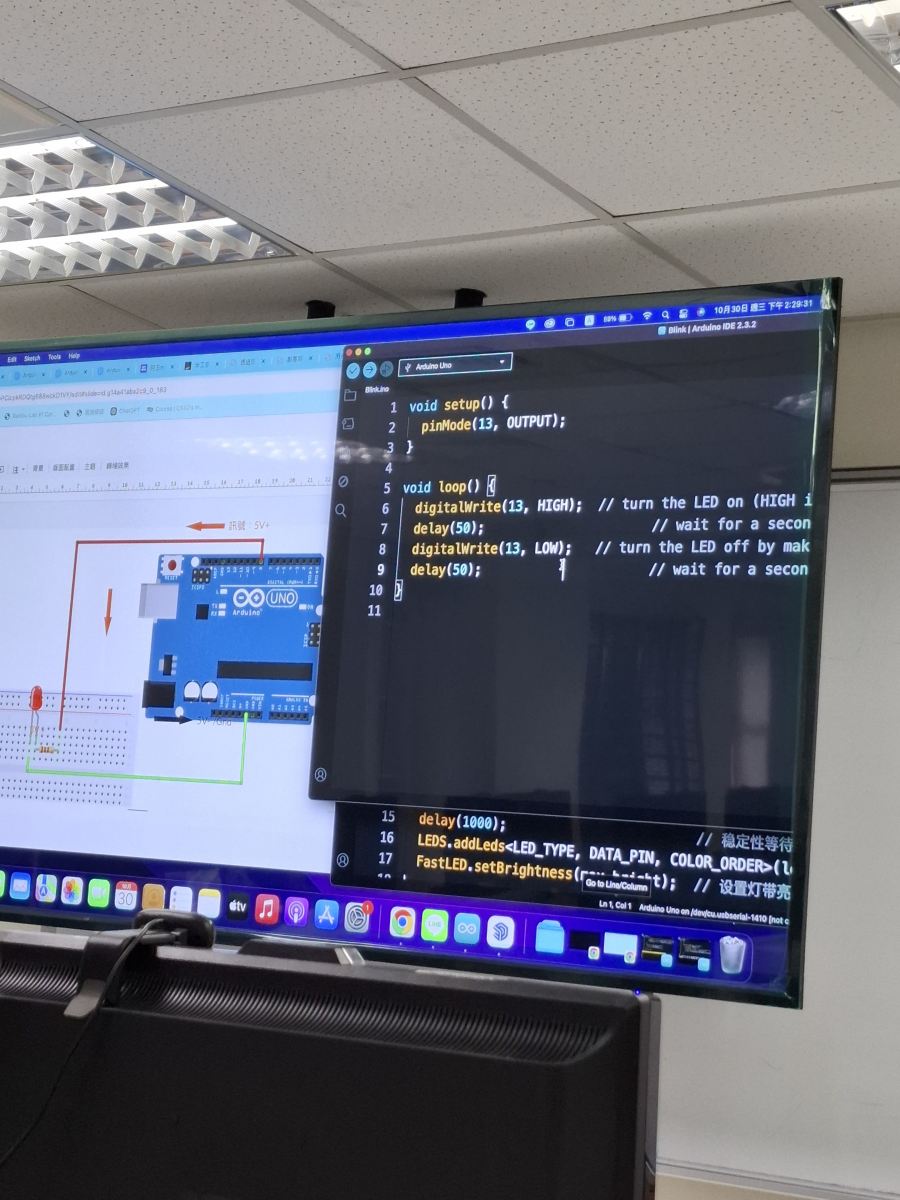 圖1、課堂上學習撰寫讓LED亮暗交替閃爍的程式（攝影：傅漪曼）