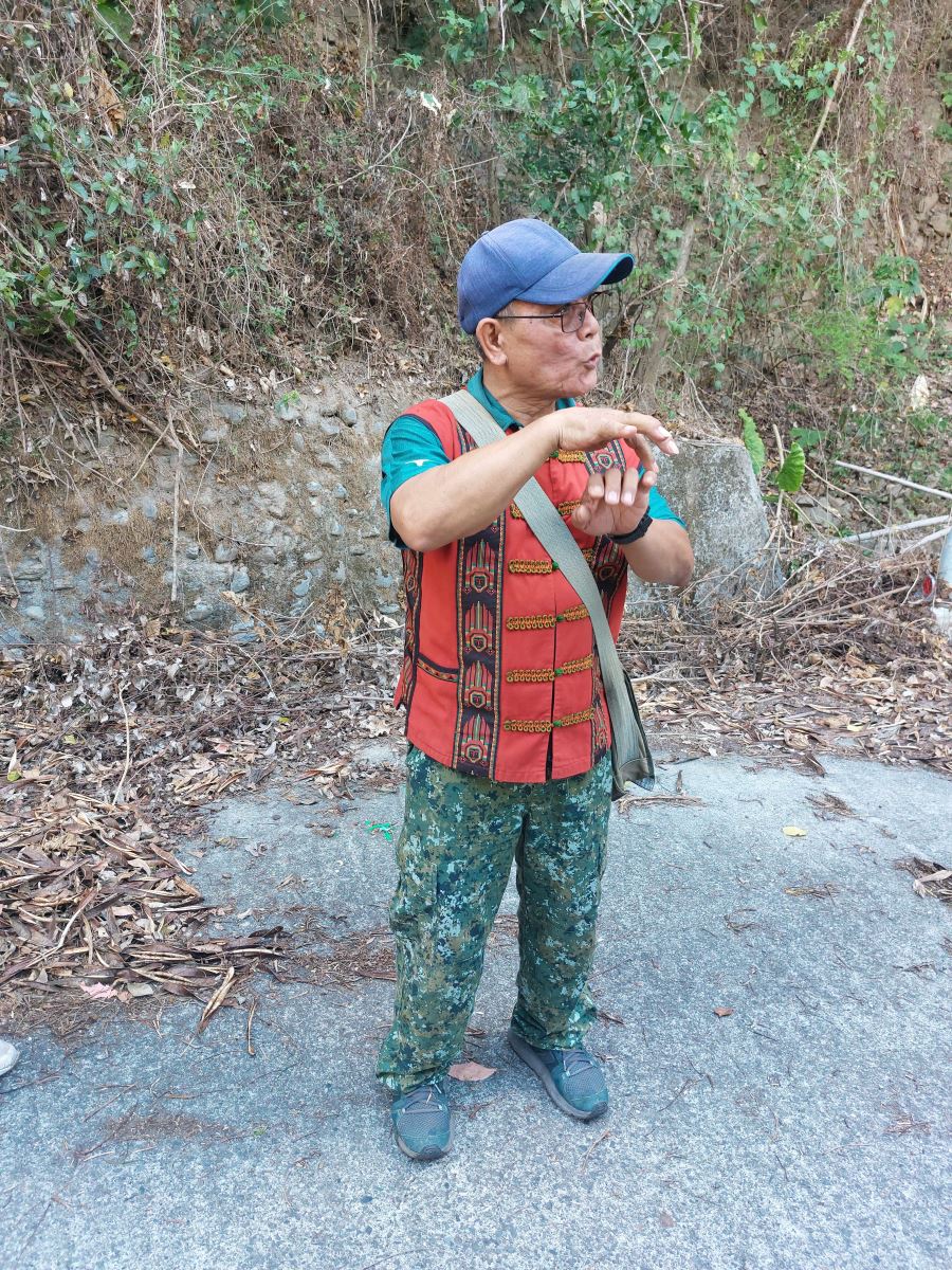 F1. Huang Jun Ming (黃俊明) at the mountains of Jinlun. (Photo by the author. 2023.)