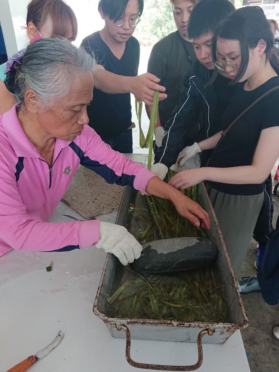 Ljumiyang老師織布文化教學 (攝影：楊雅鈞)