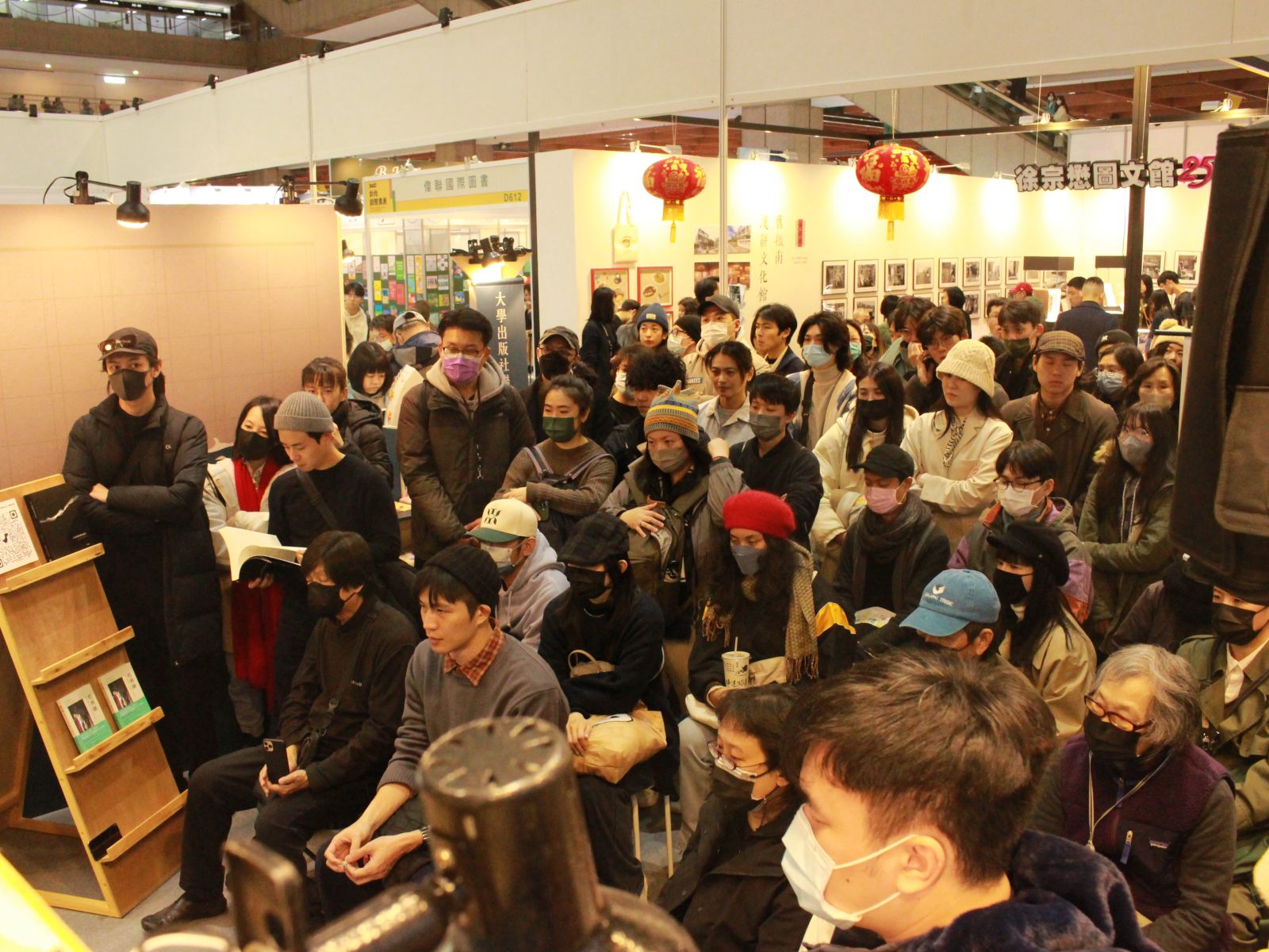 圖3、講座擠滿了如萍老師的學生及粉絲讀者，現場備書供不應求，破天荒開啟預購模式。