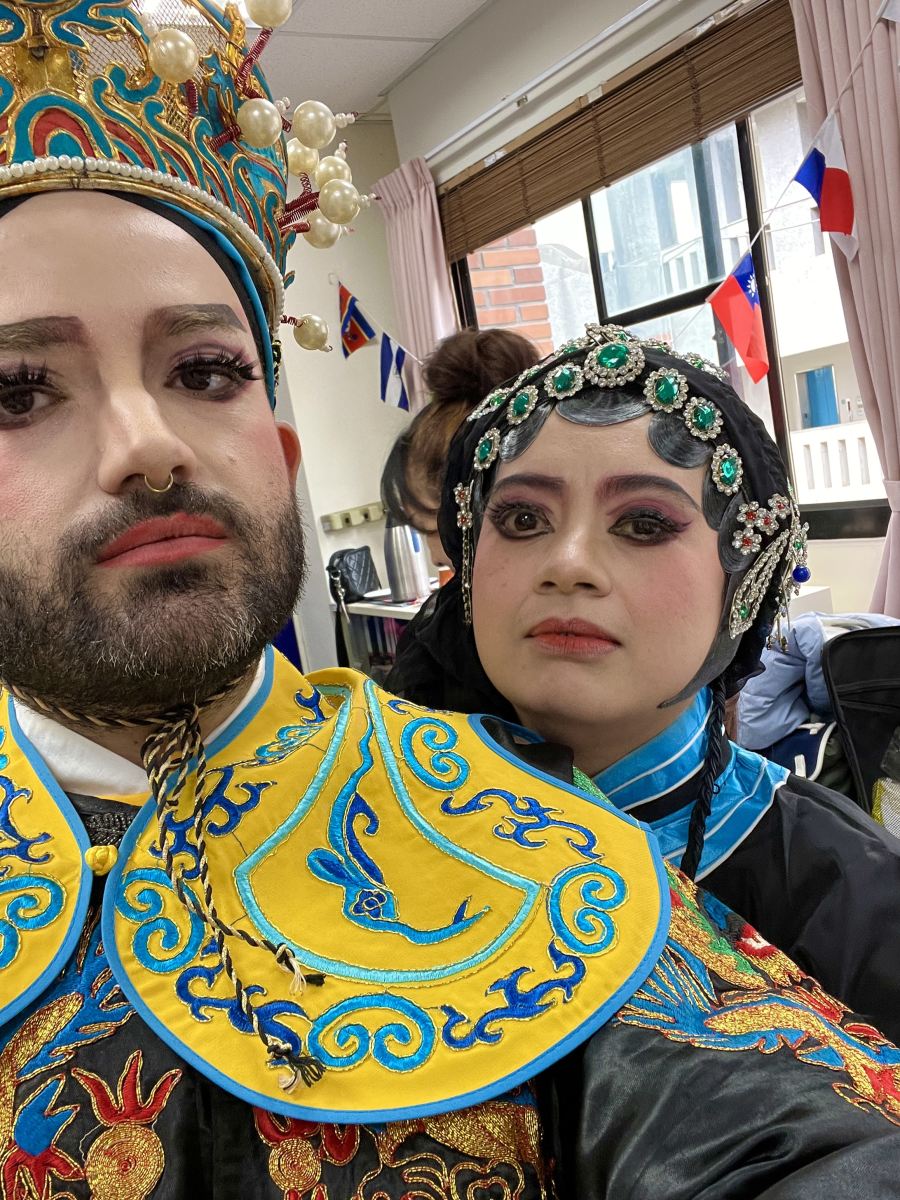 Figure 2: Me and Greys after being transformed in Xue Ping-gui and Wang Bao-chuan. (Photo credit: Luiz Moura 莫浩洋)