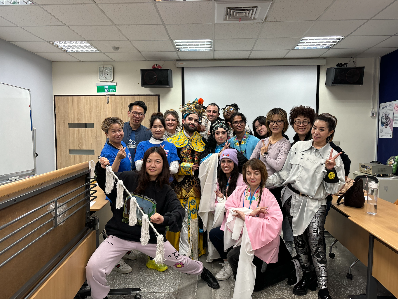 Figure 3: The class of Performing Arts in Taiwan and Beyond with 米雪 and team! (Photo credit: Nora Hsu 許賀雅)